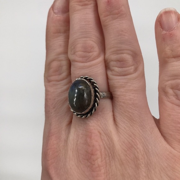 Oval Shaped Labradorite Ring - Picture 4 of 6
